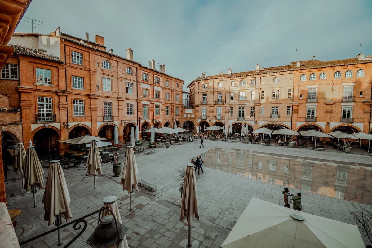 Chez Alex – Lumière sur la Place Nationale à Montauban, photo 13