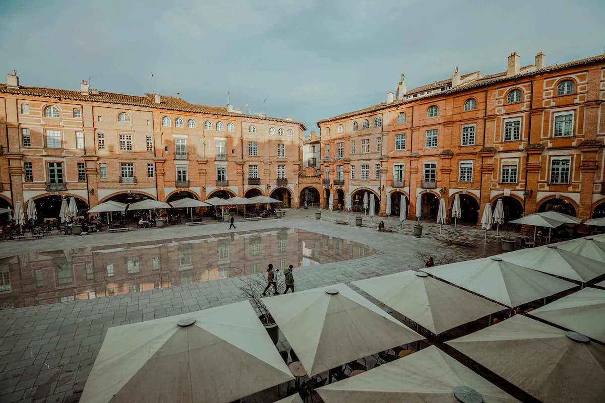 Chez Alex – Lumière sur la Place Nationale à Montauban, photo 25