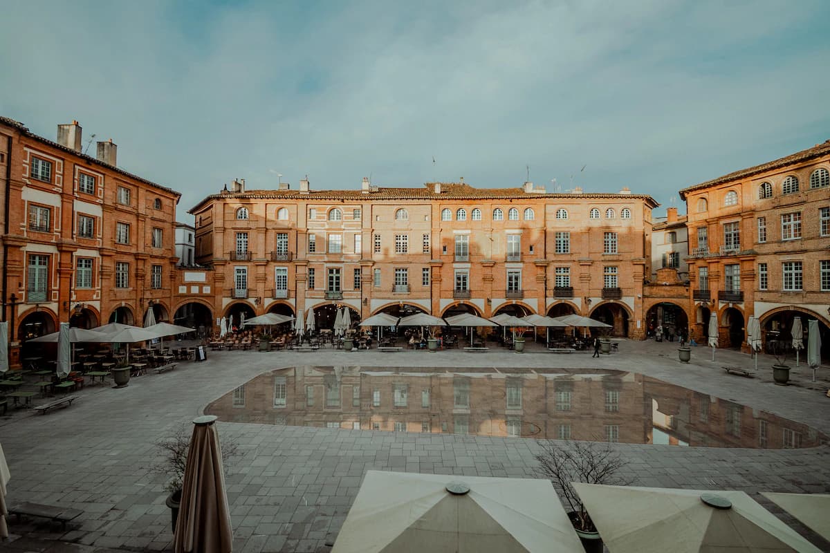 Chez Alex – Lumière sur la Place Nationale à Montauban, photo 24