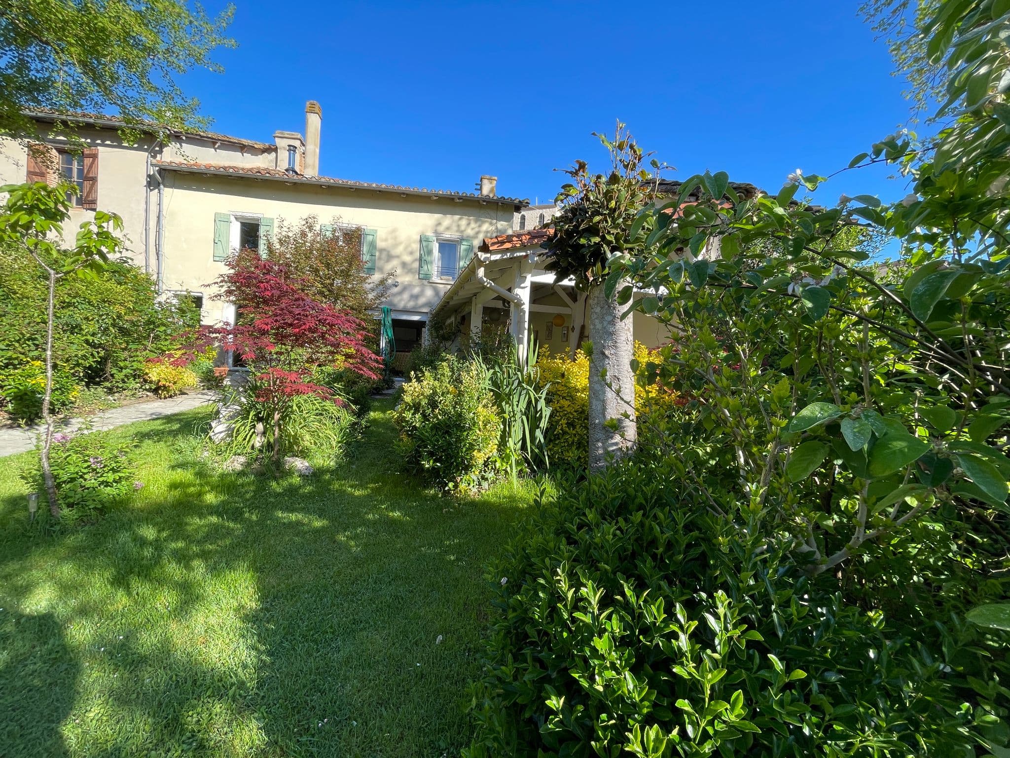 Chez Carole, le jardin secret au coeur du village à Vazerac, photo 1